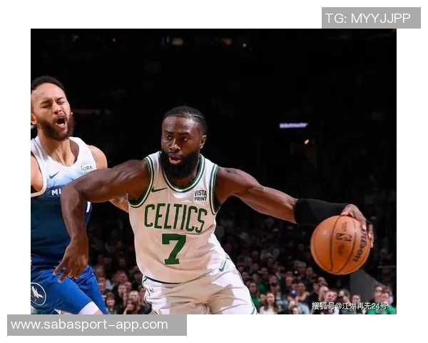 美职篮新赛季东部展望：绿军重建之路与三强争霸的激烈对决